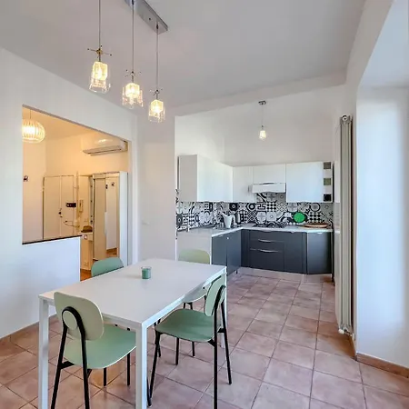 Bilocale Fronte Porto Antico Apartment *