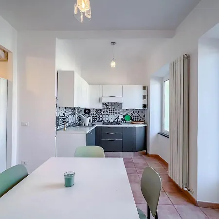 Bilocale Fronte Porto Antico Apartment *